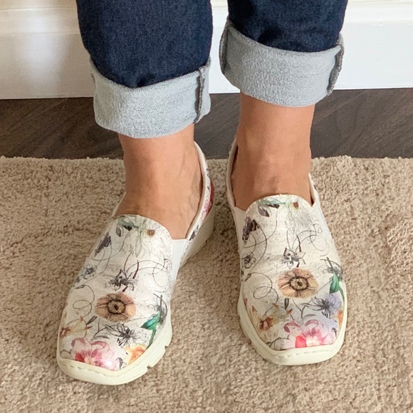 Shoes With Flowery Details size 6 - Picture 7 of 14